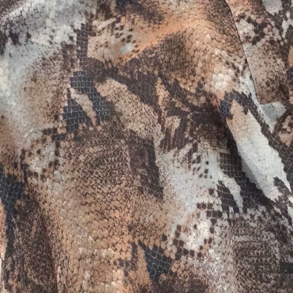 Multi colored Hy + dot blouse - Picture 3 of 6